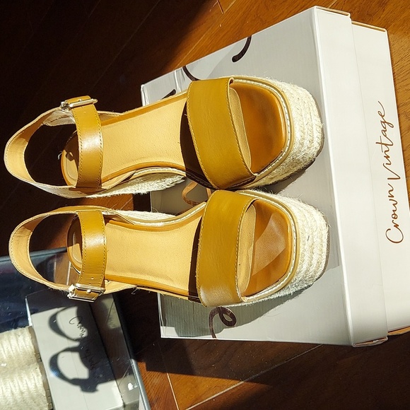 Crown Vintage Platform Wedges - Picture 2 of 6